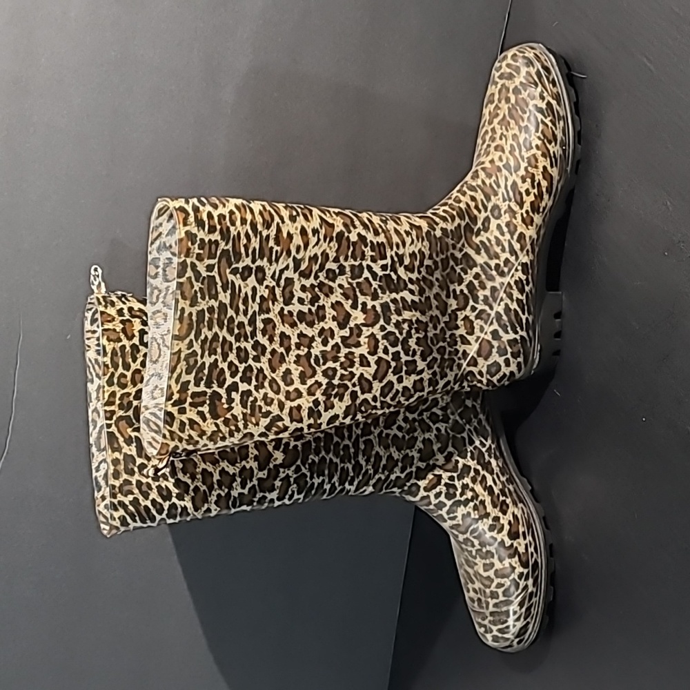 Leopard rain boots